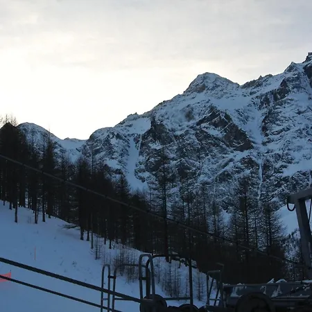 Apartmanhotel Base Camp Alpine 3*